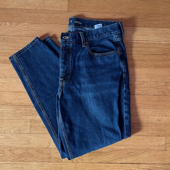 Old Navy Mid Rise Slouchy Taper Jeans - Picture 4 of 7